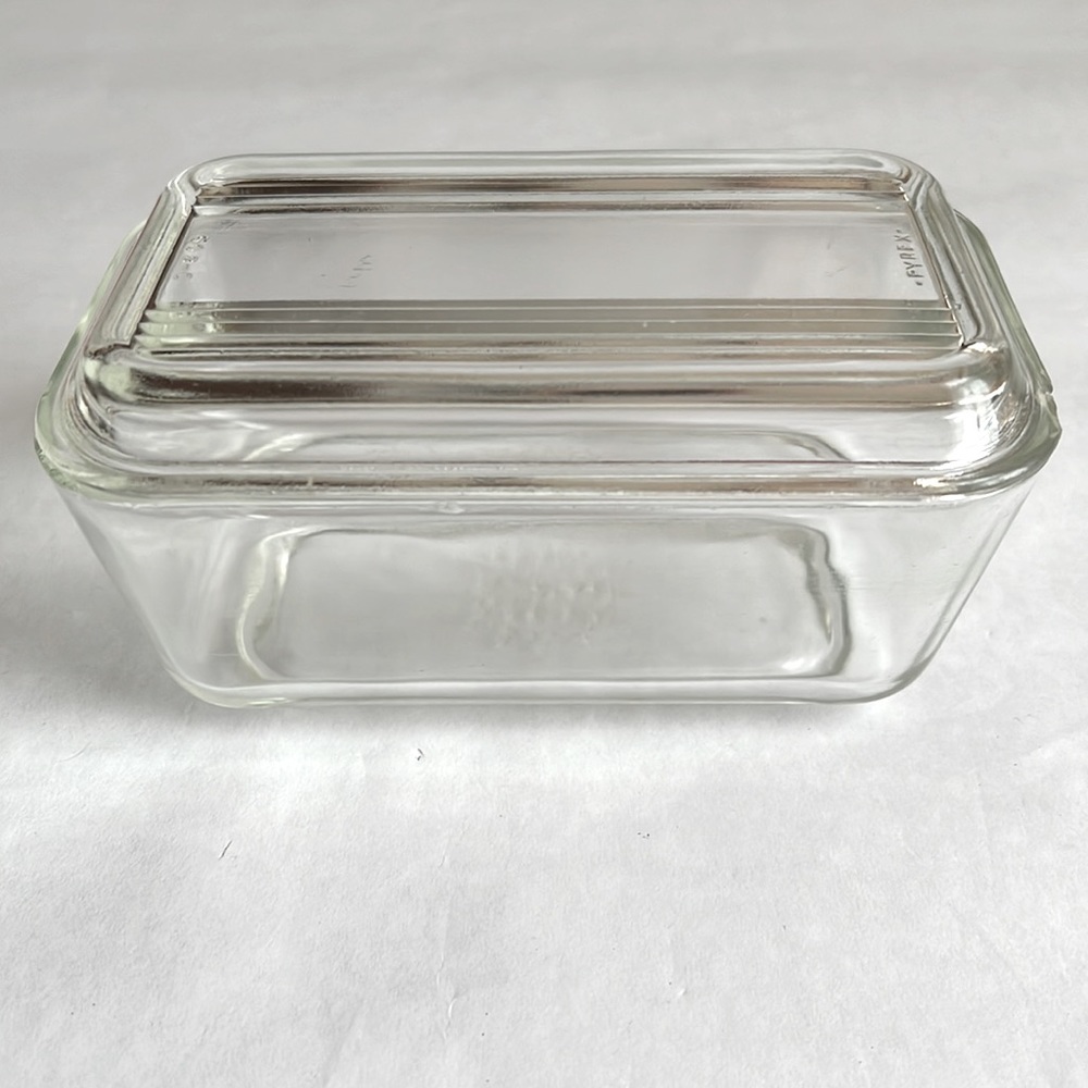 Vintage Clear Glass Pyrex Refrigerator Dish With Ribbed Lid